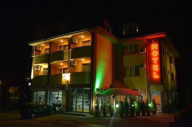 Hotel Pilevski بلاغويفغراد المظهر الخارجي الصورة